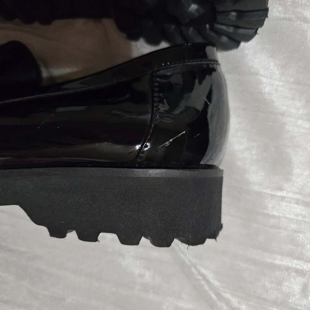 Jones New York Black Patent Tassel Lug Loafers Size 8 NWOB.